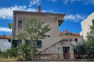 003 2041 40 split house near old town sale