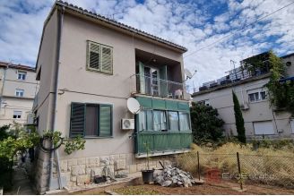 003 2041 40 split house near old town sale