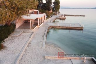 006  5134 30 Kastela Hotel in the first row to the sea for sale