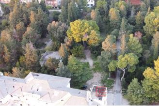 006  5134 30 Kastela Hotel in the first row to the sea for sale