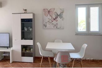 007 5135 30 Pag apartment in the second row from the sea for sale