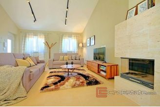 017 1014 01 Porec villa with pool for sale