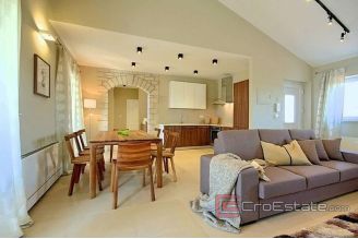 017 1014 01 Porec villa with pool for sale