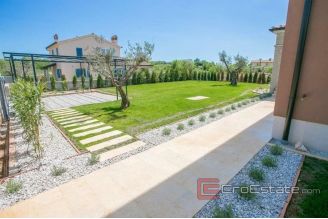 017 1014 01 Porec villa with pool for sale