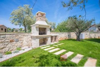 017 1014 01 Porec villa with pool for sale