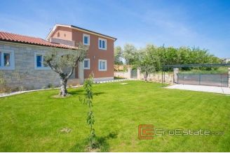 017 1014 01 Porec villa with pool for sale