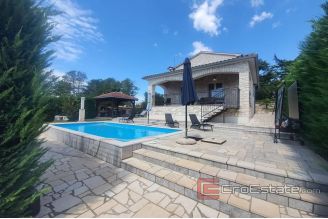 006 1014 02 Porec house with pool for sale