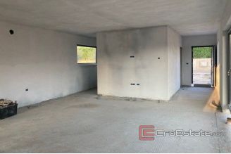 005 1014 04 Porec house with sea view for sale