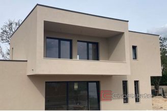 005 1014 04 Porec house with sea view for sale