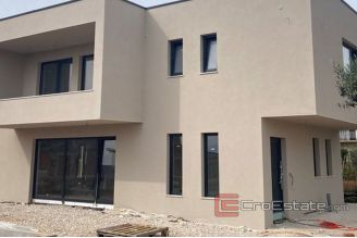 005 1014 04 Porec house with sea view for sale