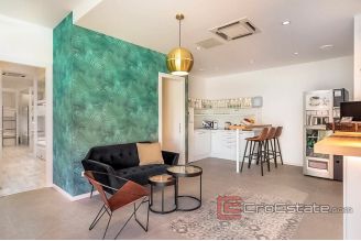 012 2011 83a Meje hostel for rent