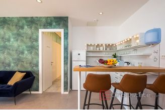 012 2011 83a Meje hostel for rent