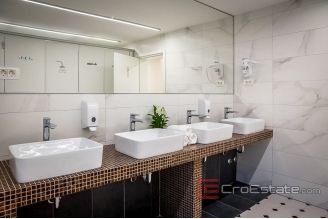 012 2011 83a Meje hostel for rent