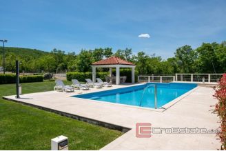 020 2041 41 near split Beautiful large estate in a quiet location for sale