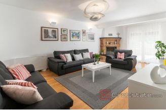 020 2041 41 near split Beautiful large estate in a quiet location for sale