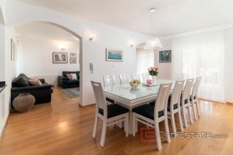 020 2041 41 near split Beautiful large estate in a quiet location for sale