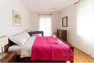 020 2041 41 near split Beautiful large estate in a quiet location for sale