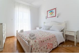 020 2041 41 near split Beautiful large estate in a quiet location for sale