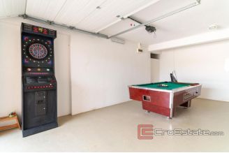 020 2041 41 near split Beautiful large estate in a quiet location for sale