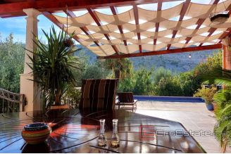 014 2029 43 Split area house with pool for sale