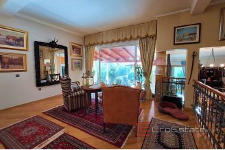 014 2029 43 Split area house with pool for sale