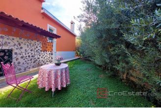 014 2029 43 Split area house with pool for sale