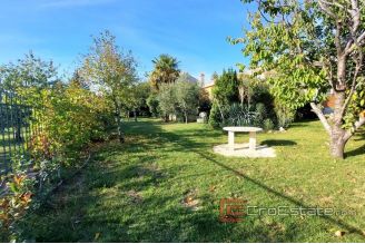 014 2029 43 Split area house with pool for sale