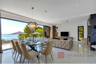 020 2018 202 Makarska villa with pool and sea view for sale