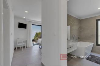 020 2018 202 Makarska villa with pool and sea view for sale