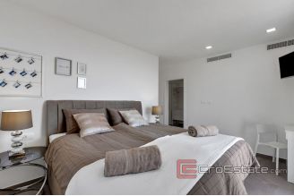 020 2018 202 Makarska villa with pool and sea view for sale