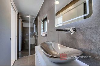 020 2018 202 Makarska villa with pool and sea view for sale