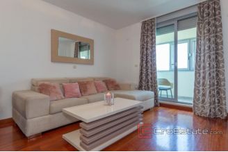 009 5137 30 Split apartment for rent