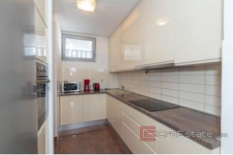 009 5137 30 Split apartment for rent