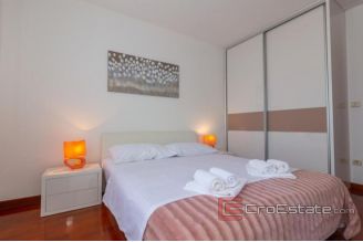 009 5137 30 Split apartment for rent