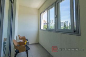 009 5137 30 Split apartment for rent