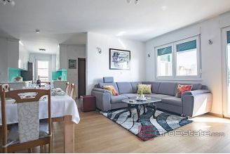 013 2035 53 Split three bedroom apartment for sale