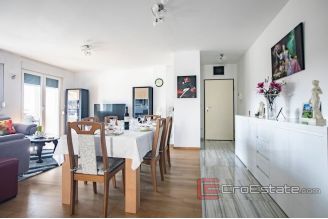 013 2035 53 Split three bedroom apartment for sale