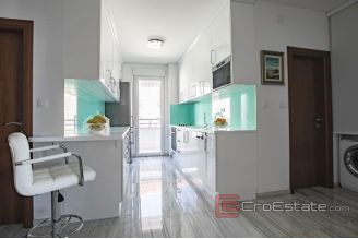 013 2035 53 Split three bedroom apartment for sale