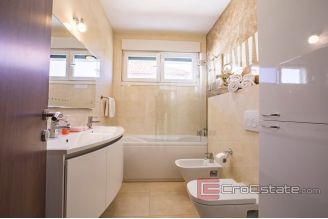 013 2035 53 Split three bedroom apartment for sale