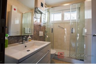 013 2035 53 Split three bedroom apartment for sale