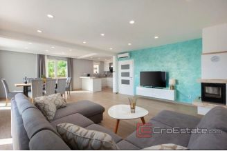 017 2018 204 Makarska villa with pool and sea view for sale