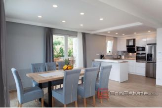 017 2018 204 Makarska villa with pool and sea view for sale