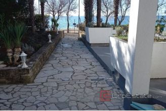 006 1014 08 Porec house first row to the sea for sale