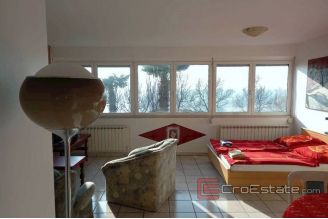 006 1014 08 Porec house first row to the sea for sale