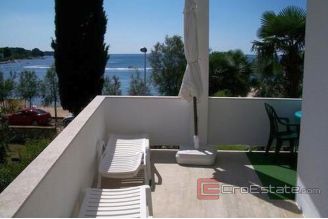 006 1014 08 Porec house first row to the sea for sale