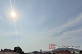 007 5140 30 Split apartment for rent