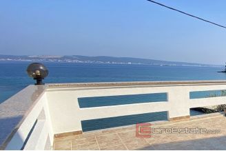 020 5141 30 Ugljan apartment house first row to the sea for sale