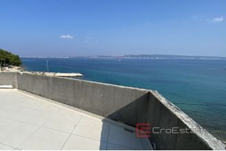 020 5141 30 Ugljan apartment house first row to the sea for sale