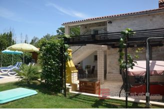 006 1014 09 Porec stone house with pool for sale