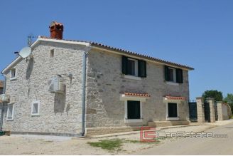 006 1014 09 Porec stone house with pool for sale